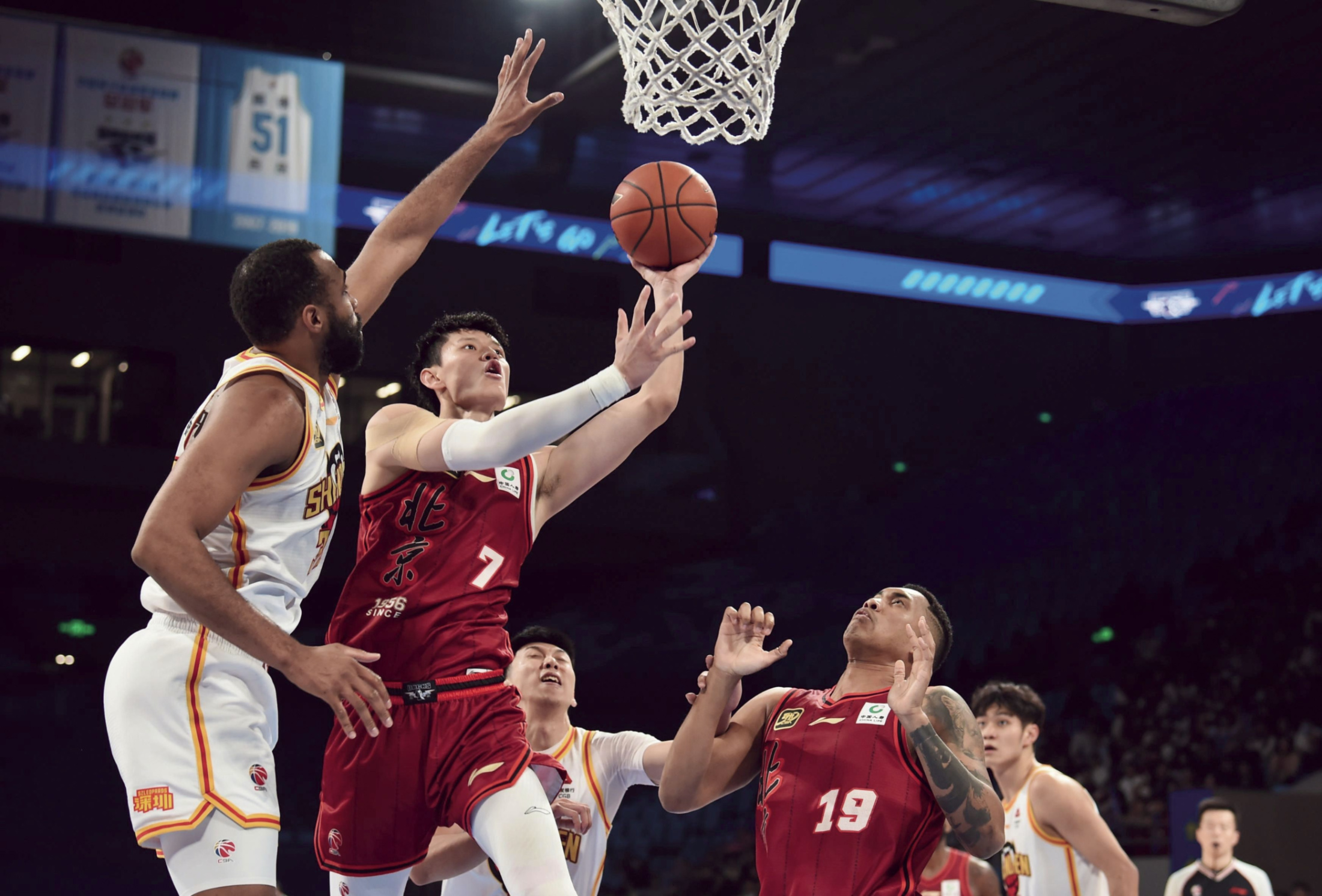 冲刺阶段国际米兰备战CBA季后赛,防线松动细节曝光,态度坚定,身体对抗强度拉满的简单介绍-爱游戏娱乐