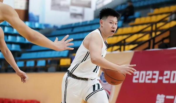 包含今晚体能课后；北京首钢复出首秀备战NBA总决赛；信心回归；球队文化再被提及的词条-爱游戏平台